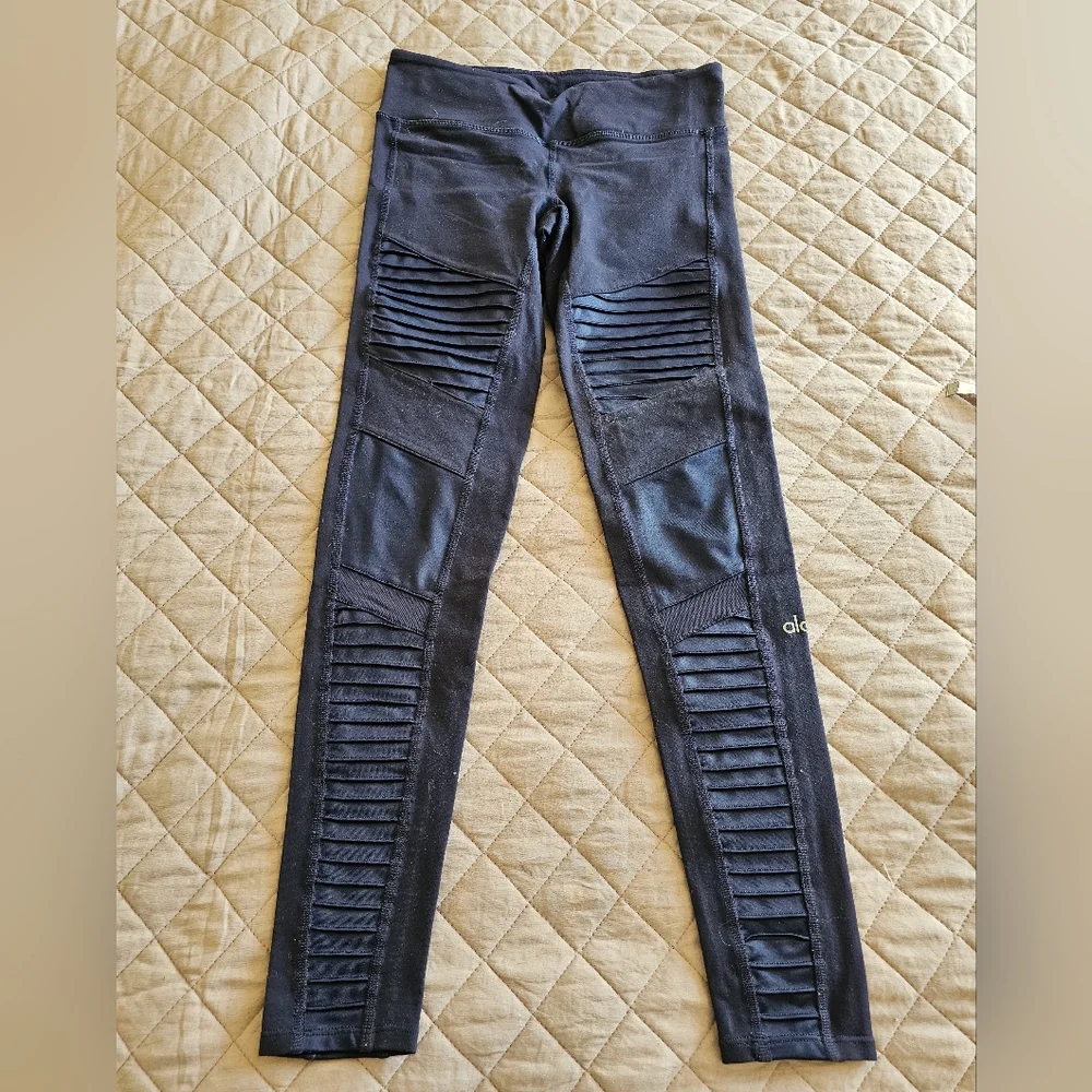 ALO Yoga size tag
